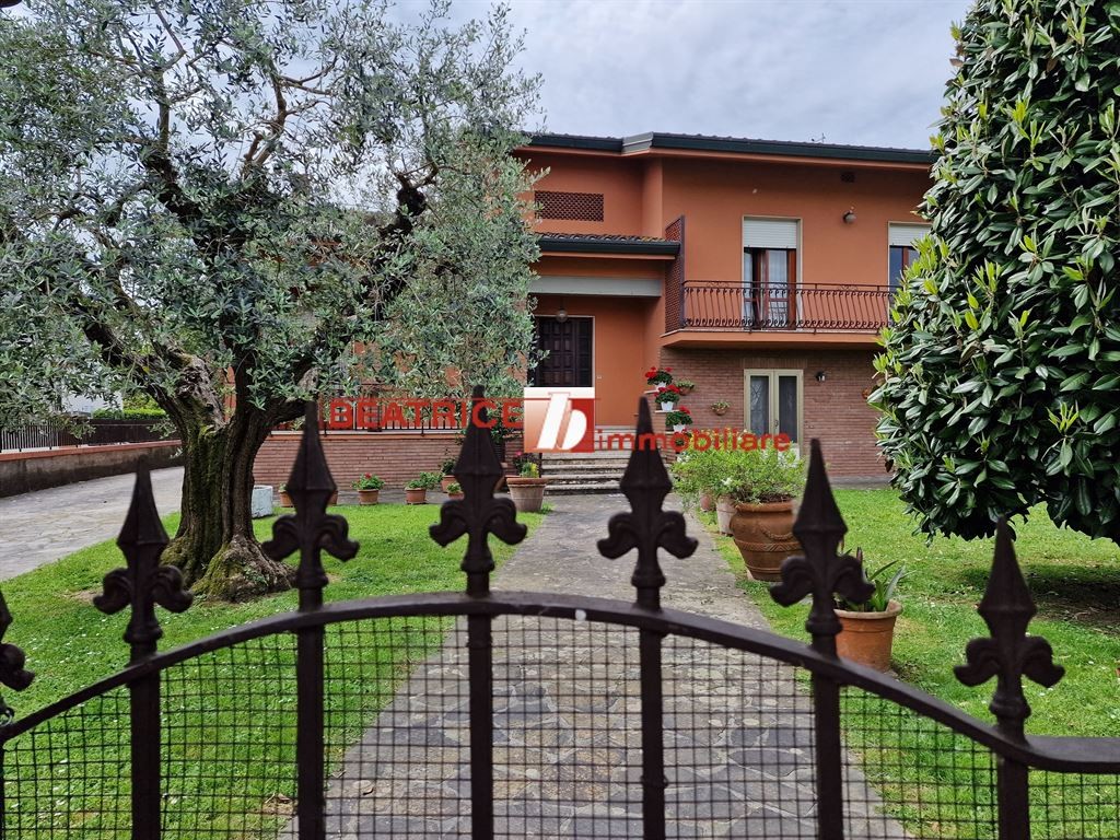 ANCHE PER DUE FAMIGLIE - GARAGE DOPPIO - GIARDINO